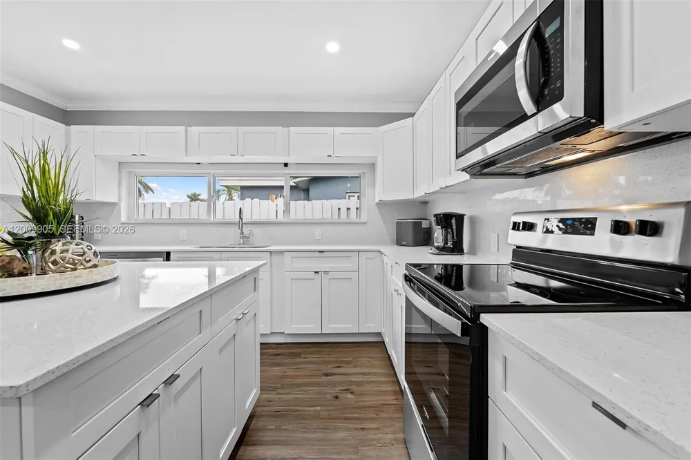 2005 NW 37th St Oakland Park, FL 33309