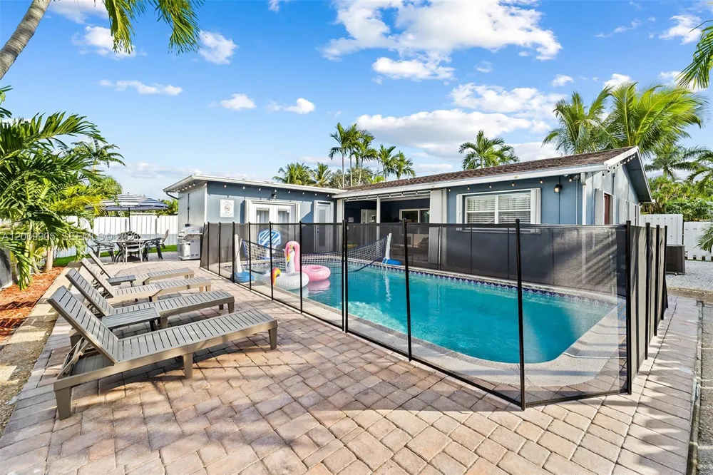 2005 NW 37th St Oakland Park, FL 33309