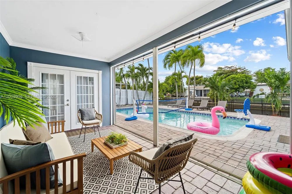 2005 NW 37th St Oakland Park, FL 33309