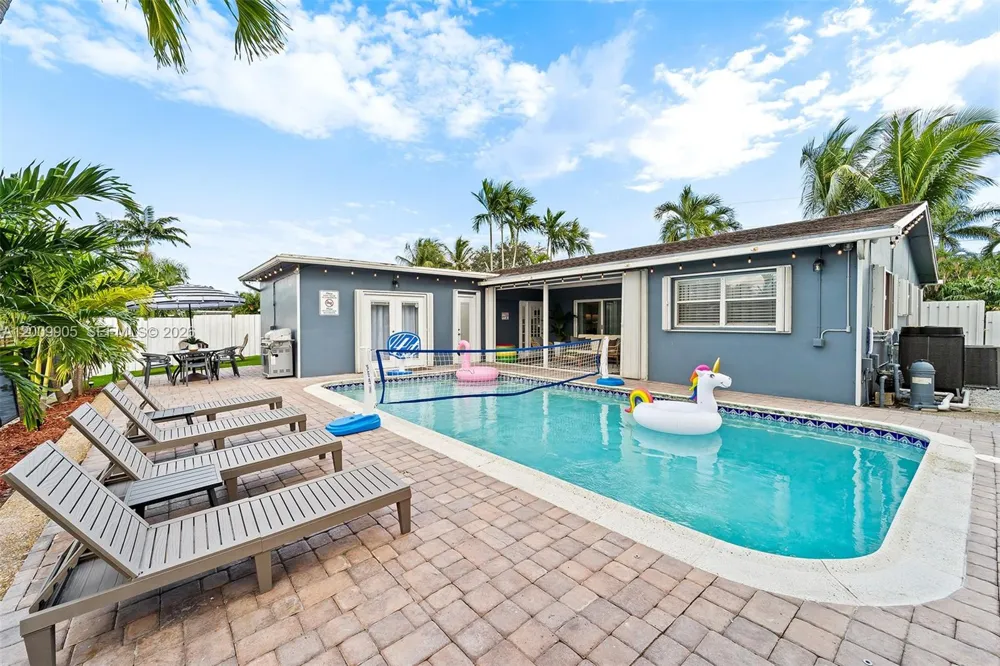 2005 NW 37th St Oakland Park, FL 33309