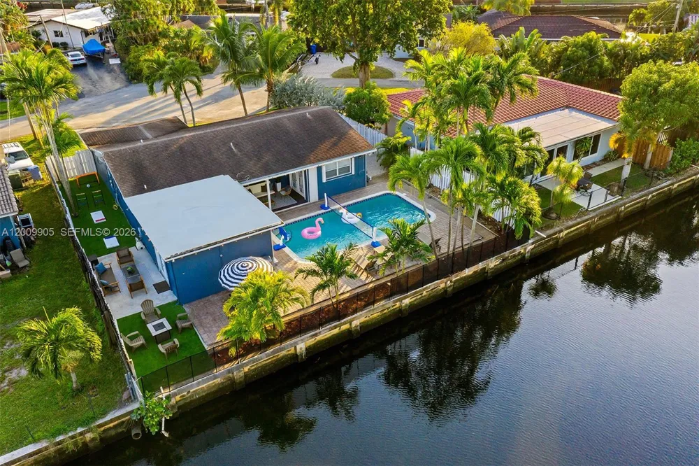2005 NW 37th St Oakland Park, FL 33309