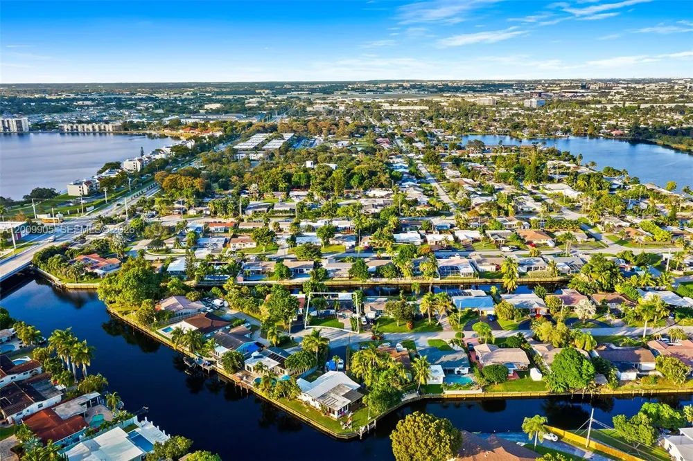 2005 NW 37th St Oakland Park, FL 33309