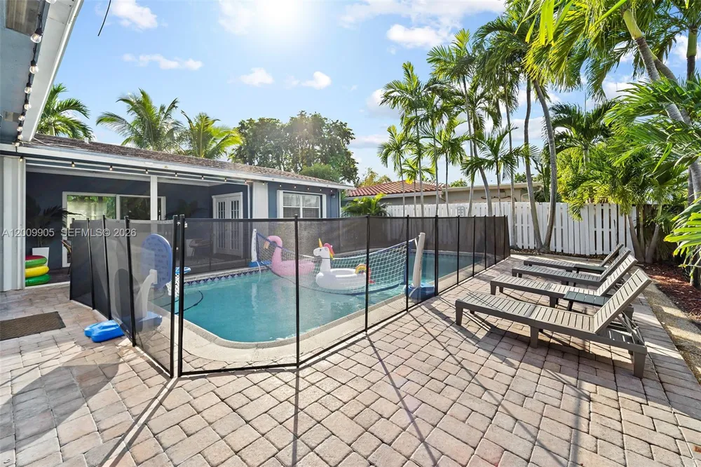 2005 NW 37th St Oakland Park, FL 33309