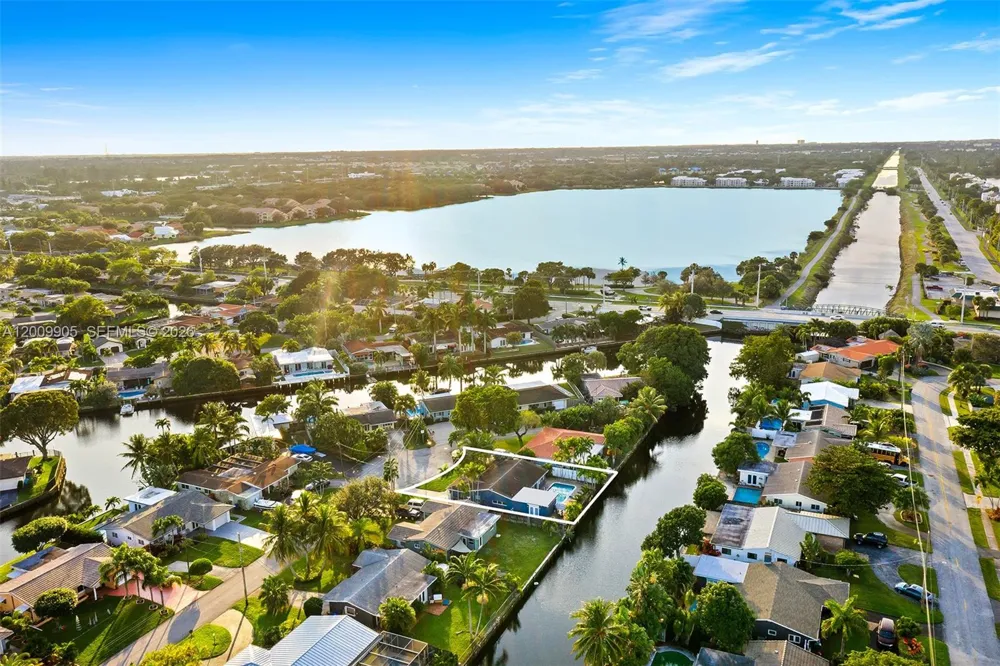 2005 NW 37th St Oakland Park, FL 33309