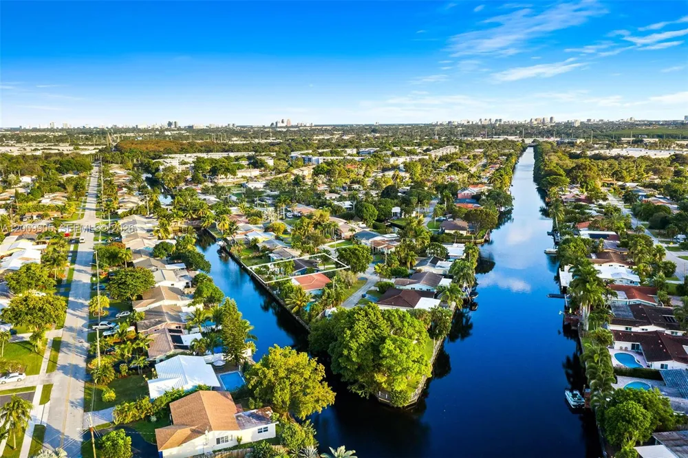 2005 NW 37th St Oakland Park, FL 33309