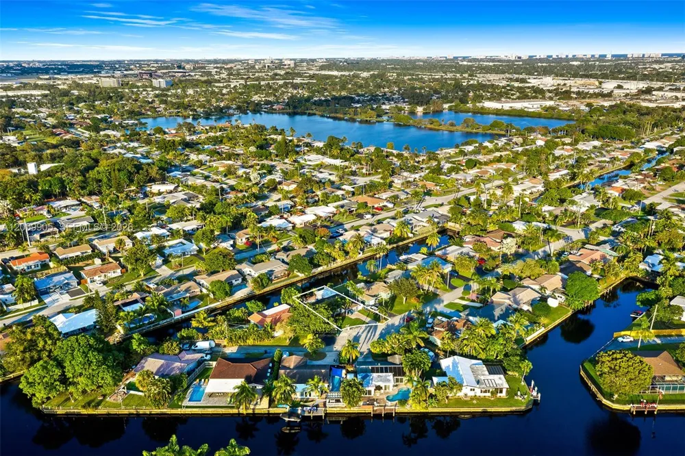 2005 NW 37th St Oakland Park, FL 33309