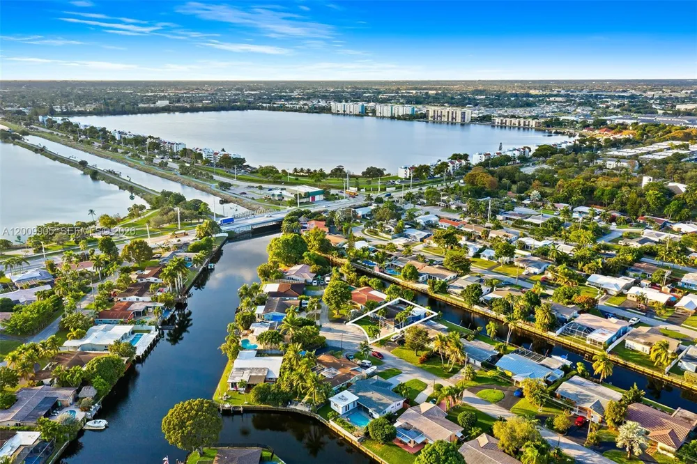 2005 NW 37th St Oakland Park, FL 33309