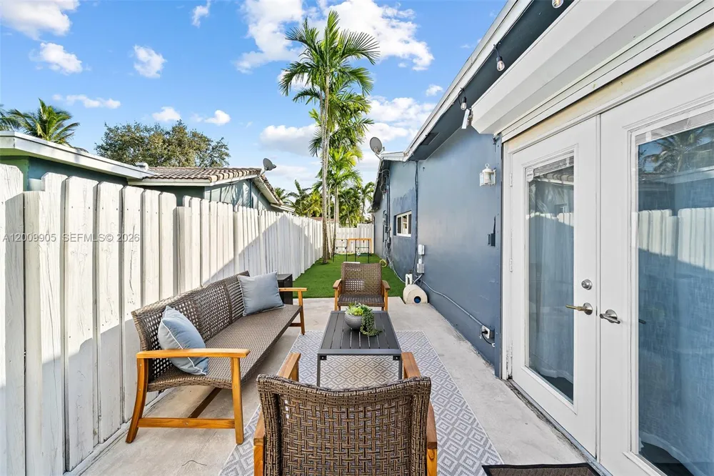 2005 NW 37th St Oakland Park, FL 33309