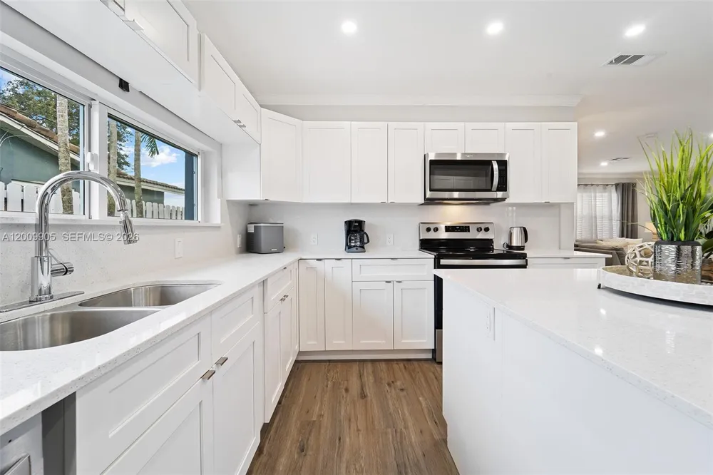 2005 NW 37th St Oakland Park, FL 33309