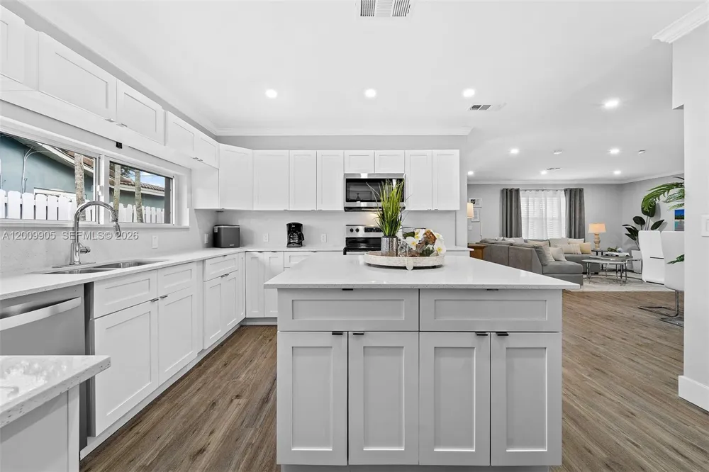 2005 NW 37th St Oakland Park, FL 33309