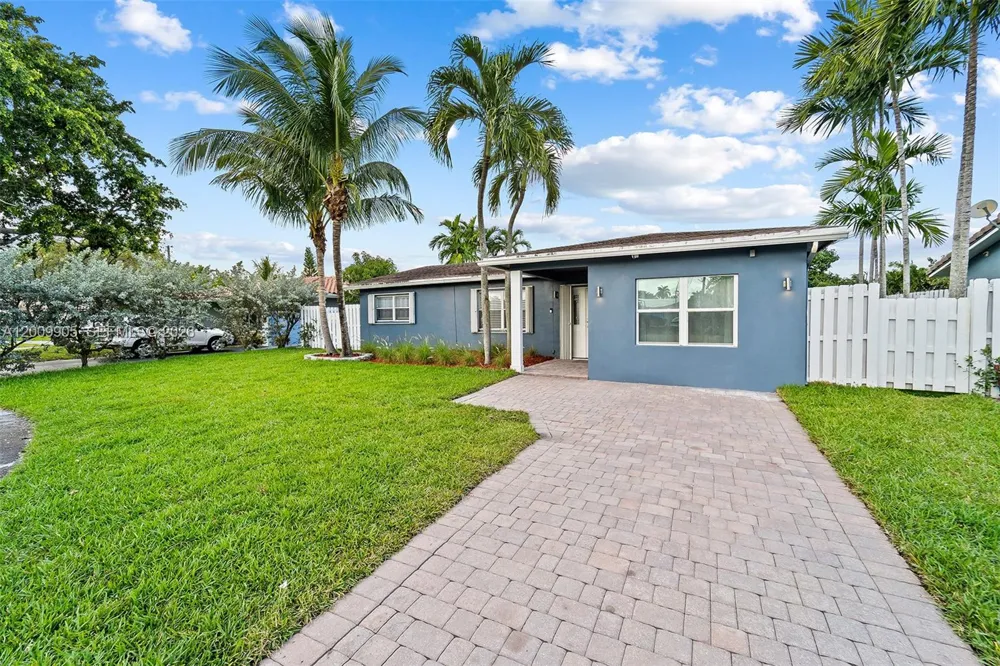 2005 NW 37th St Oakland Park, FL 33309