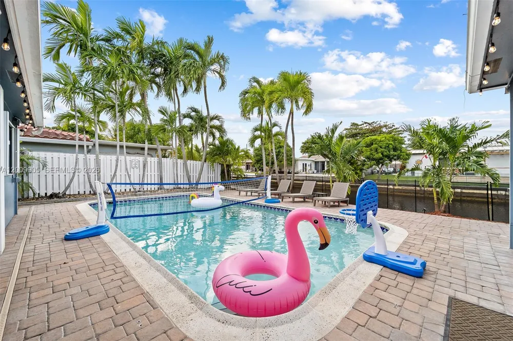 2005 NW 37th St Oakland Park, FL 33309