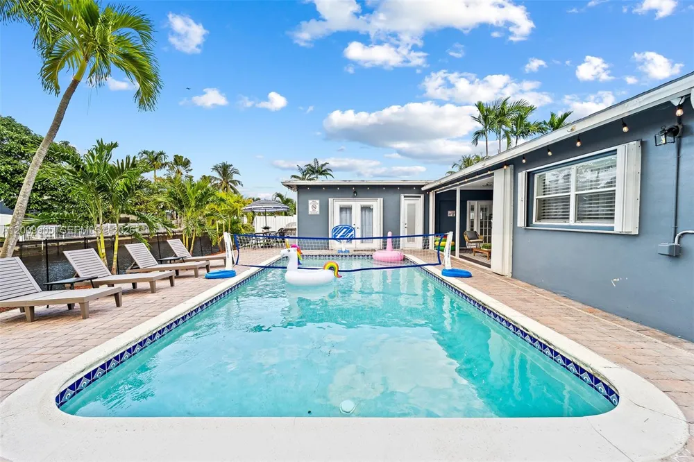 2005 NW 37th St Oakland Park, FL 33309