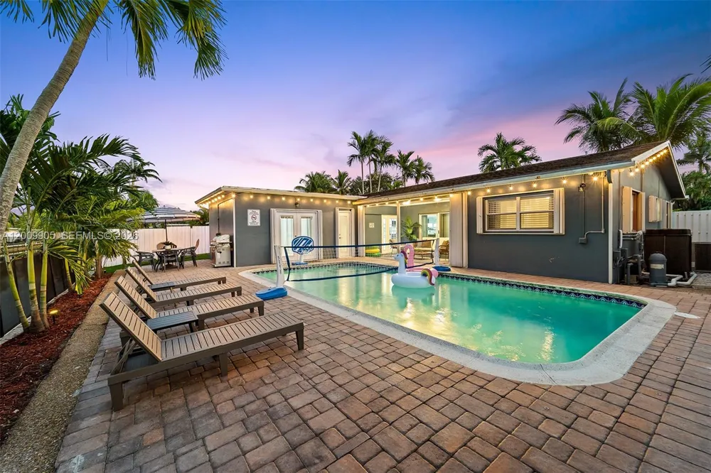 2005 NW 37th St Oakland Park, FL 33309