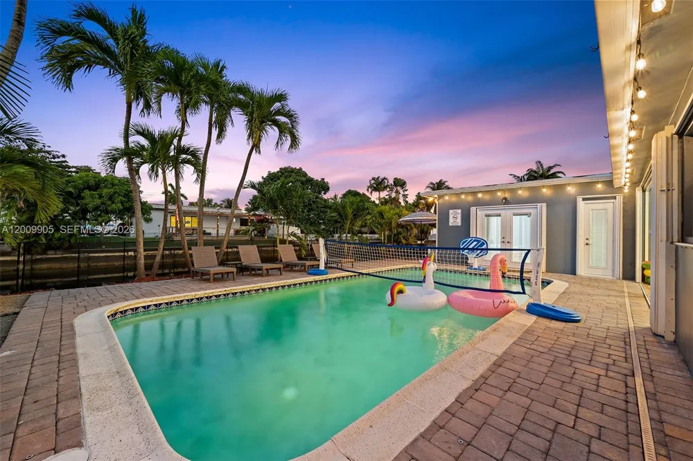 2005 NW 37th St Oakland Park, FL 33309