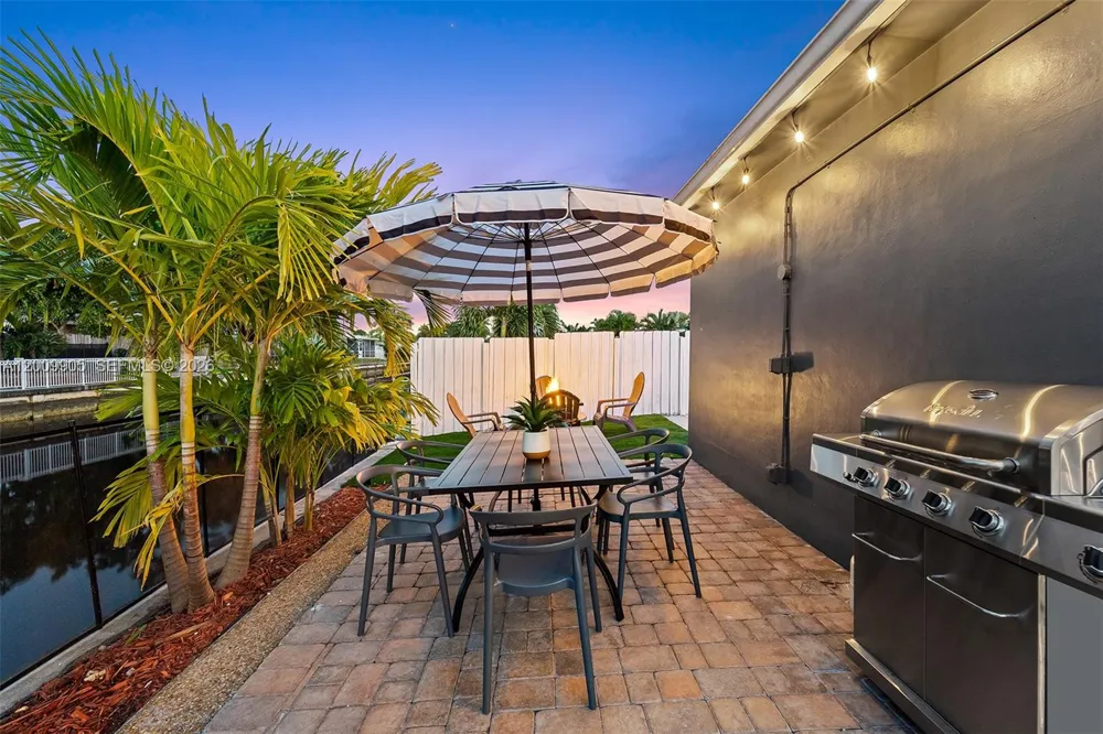 2005 NW 37th St Oakland Park, FL 33309