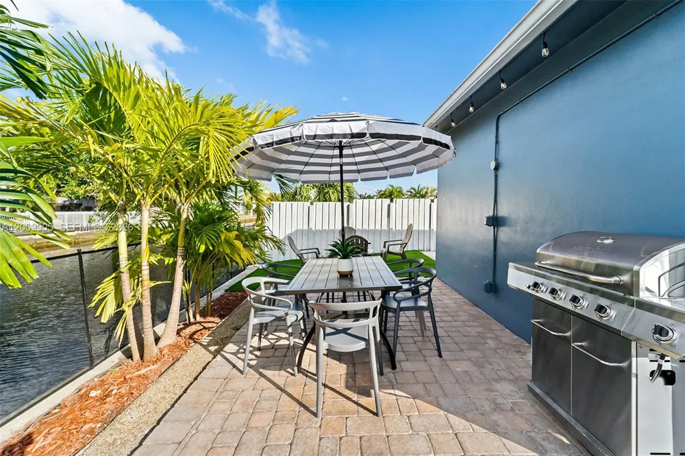 2005 NW 37th St Oakland Park, FL 33309