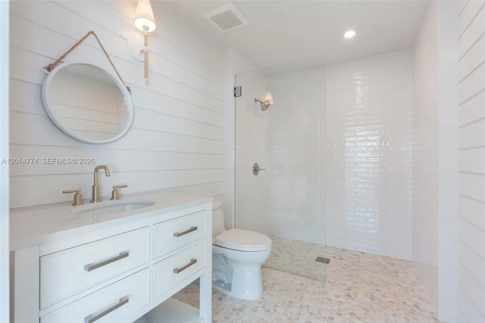 142 Guilford Ct Tavernier, FL 33070