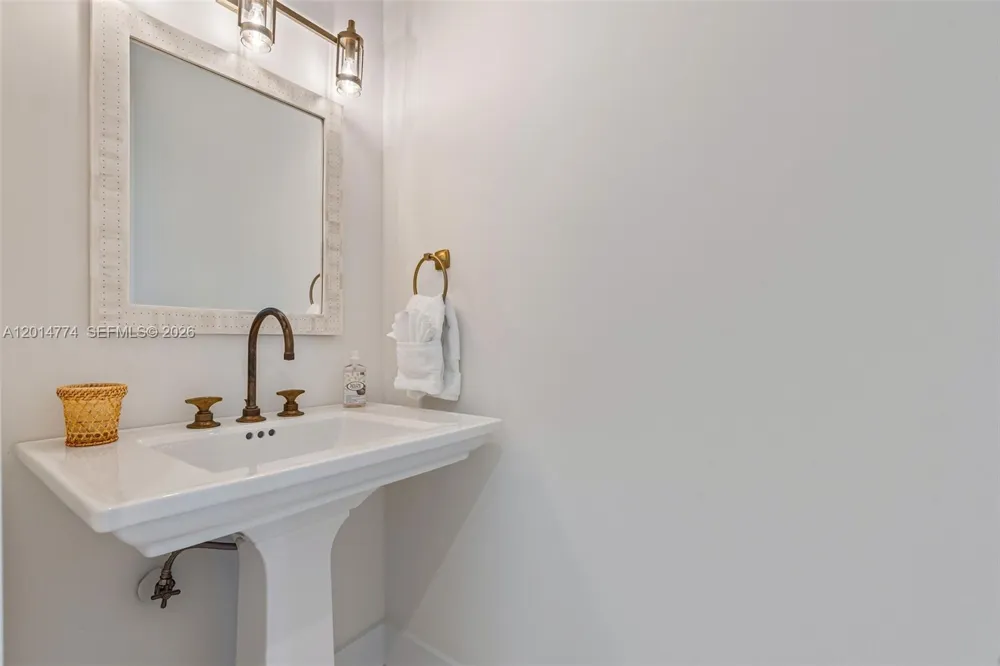 142 Guilford Ct Tavernier, FL 33070