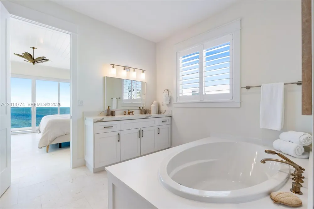 142 Guilford Ct Tavernier, FL 33070