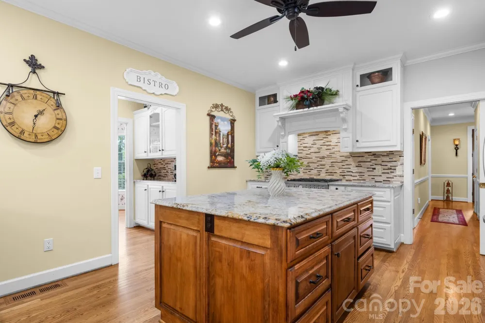 3740 Pinecrest Drive NE Hickory, NC 28601