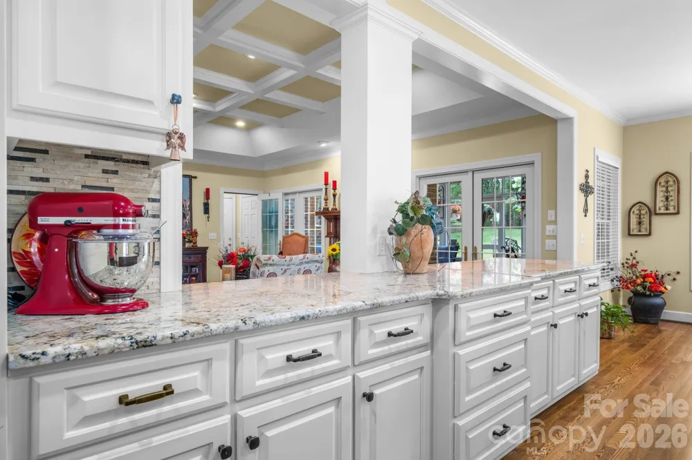 3740 Pinecrest Drive NE Hickory, NC 28601
