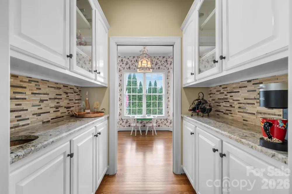 3740 Pinecrest Drive NE Hickory, NC 28601
