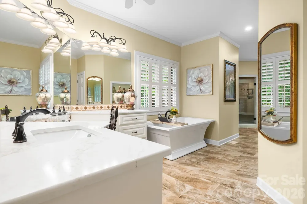 3740 Pinecrest Drive NE Hickory, NC 28601