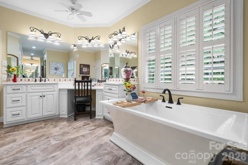 3740 Pinecrest Drive NE Hickory, NC 28601