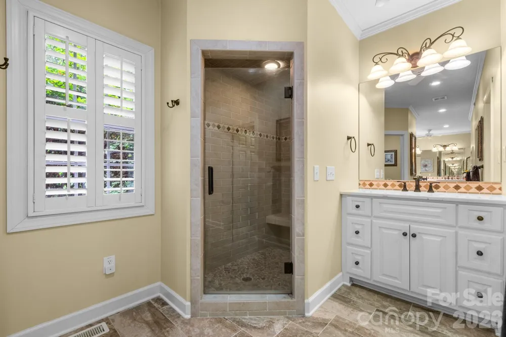 3740 Pinecrest Drive NE Hickory, NC 28601