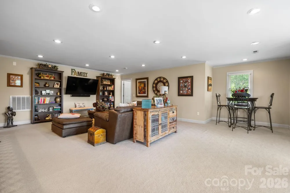 3740 Pinecrest Drive NE Hickory, NC 28601