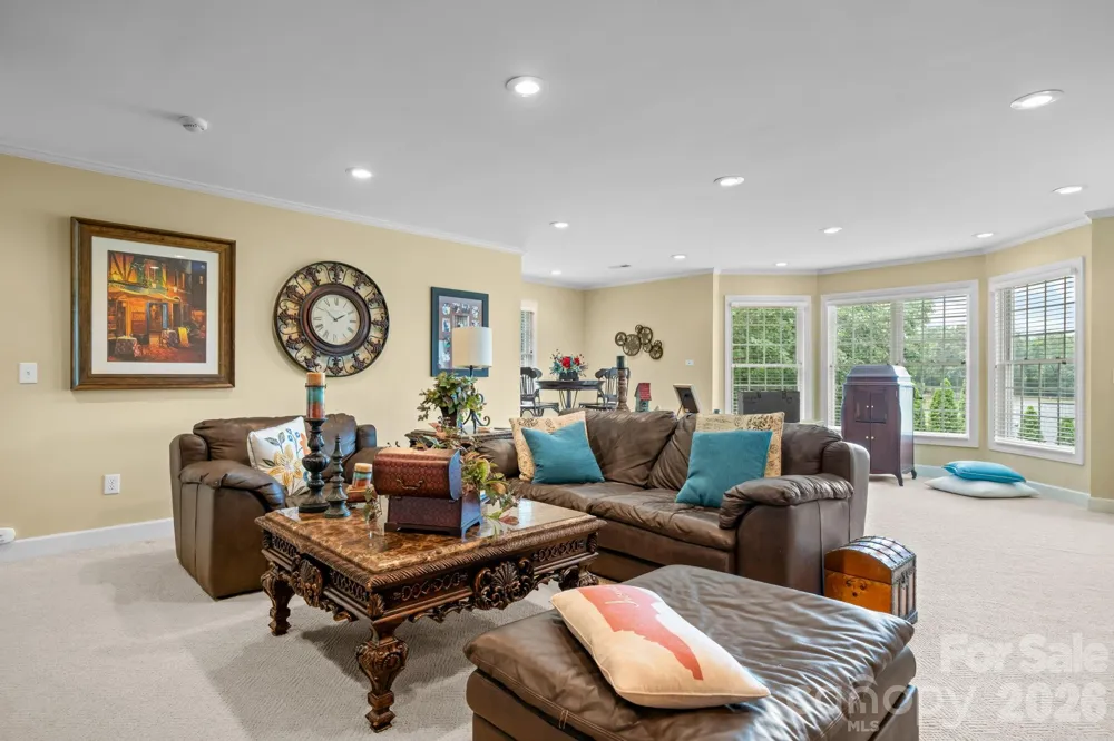 3740 Pinecrest Drive NE Hickory, NC 28601