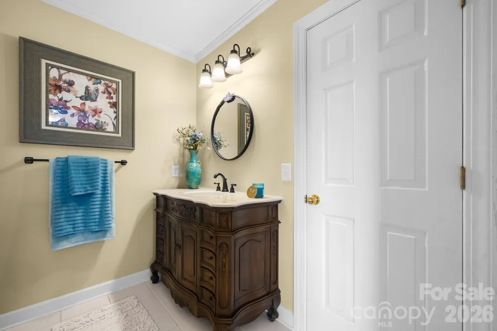 3740 Pinecrest Drive NE Hickory, NC 28601