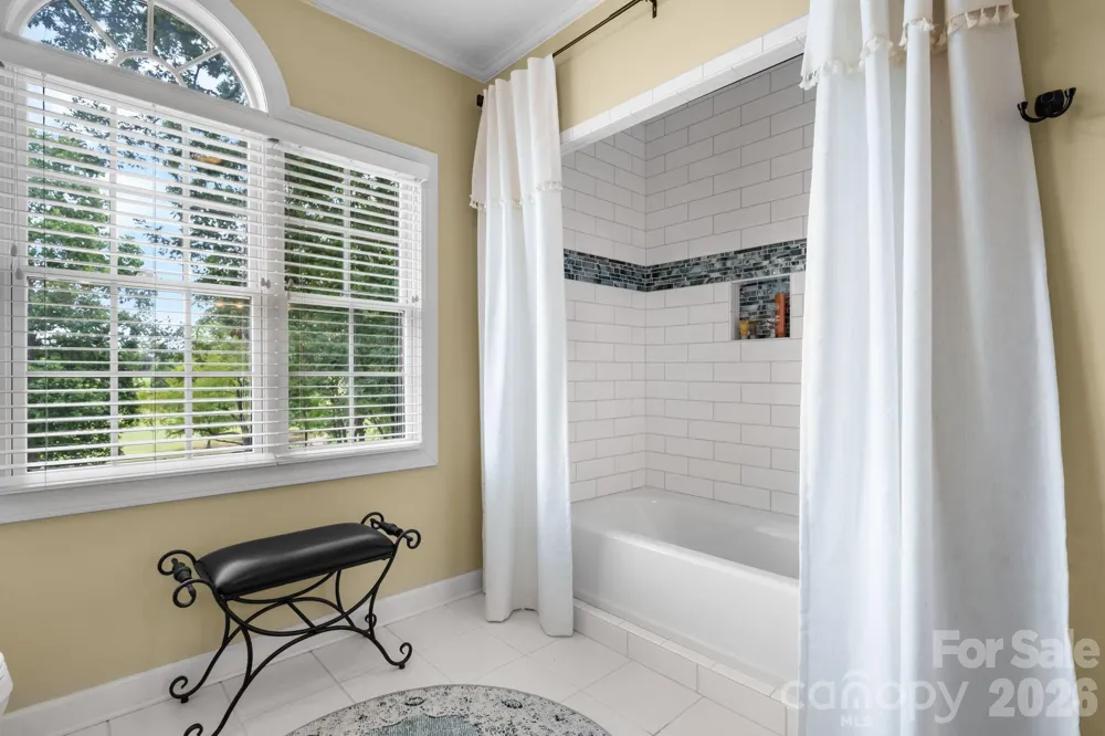 3740 Pinecrest Drive NE Hickory, NC 28601