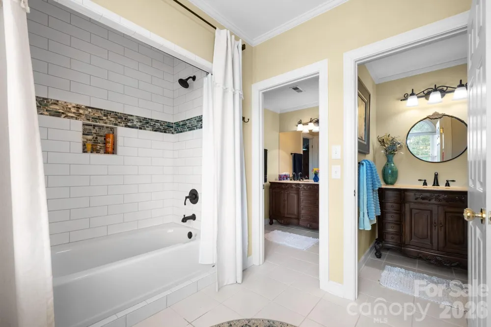 3740 Pinecrest Drive NE Hickory, NC 28601