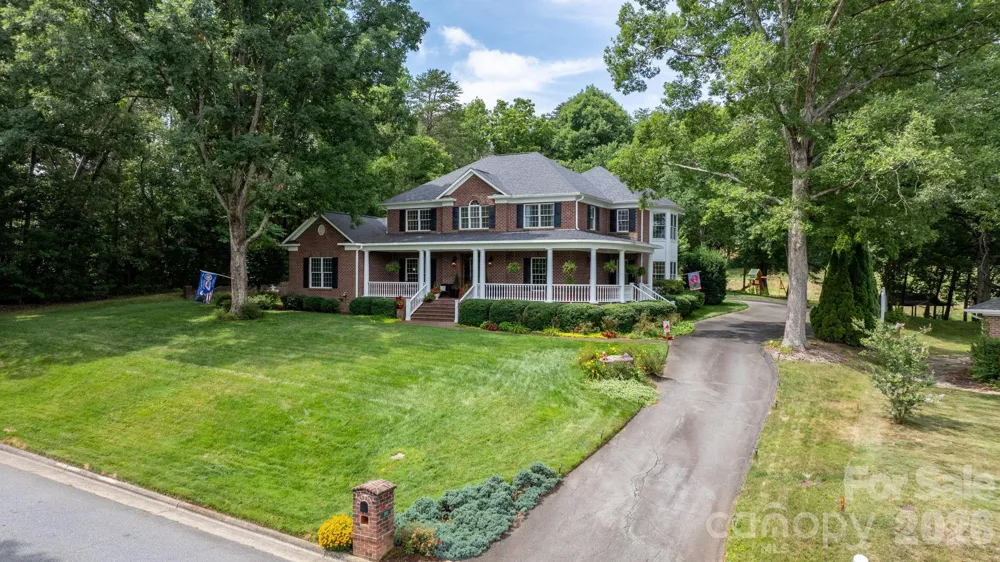 3740 Pinecrest Drive NE Hickory, NC 28601