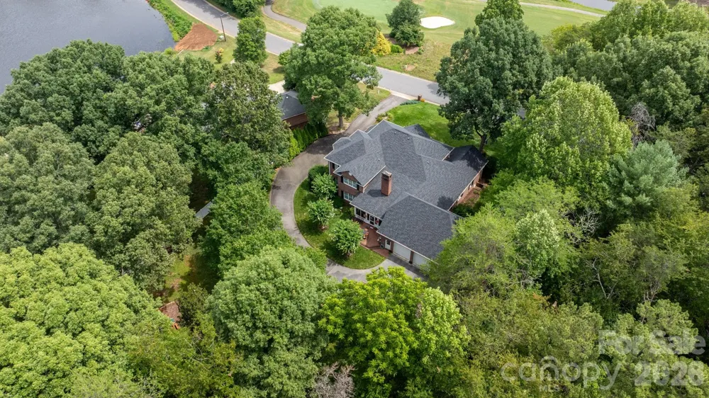 3740 Pinecrest Drive NE Hickory, NC 28601