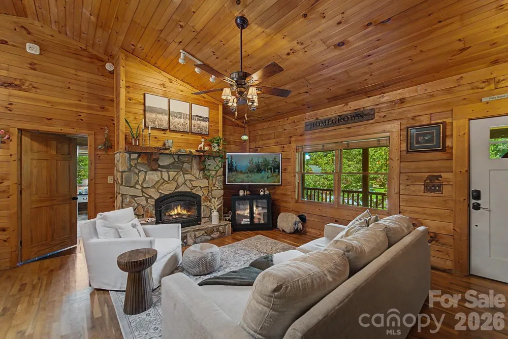 91 Tibi Lane Waynesville, NC 28785
