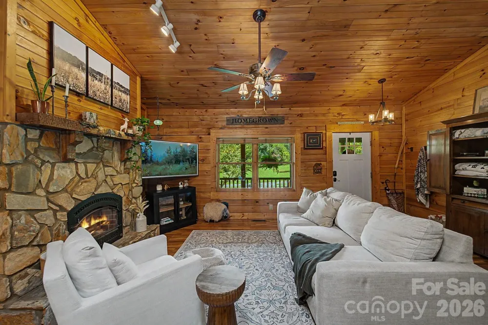 91 Tibi Lane Waynesville, NC 28785