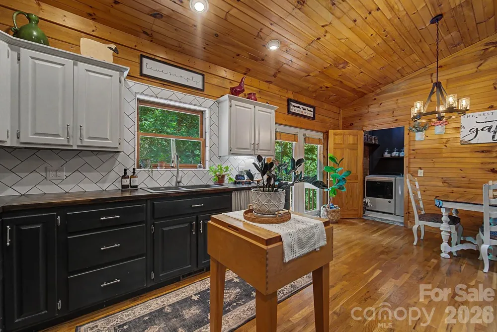 91 Tibi Lane Waynesville, NC 28785