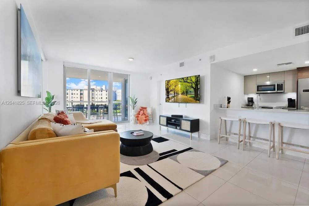 9261 E Bay Harbor Dr #507 Bay Harbor Islands, FL 33154