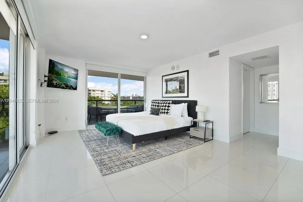 9261 E Bay Harbor Dr #507 Bay Harbor Islands, FL 33154