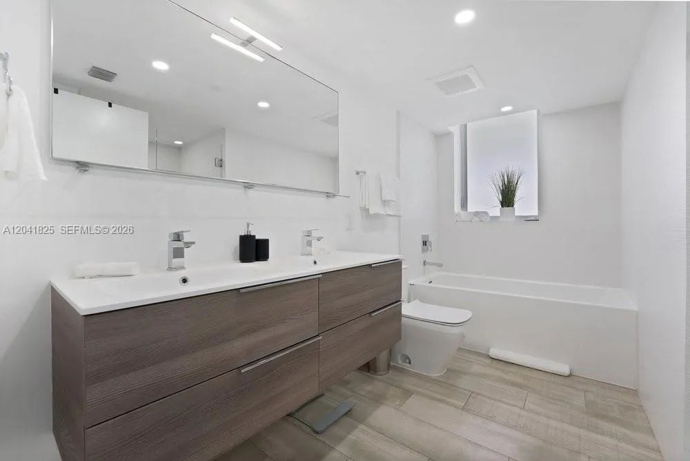 9261 E Bay Harbor Dr #507 Bay Harbor Islands, FL 33154