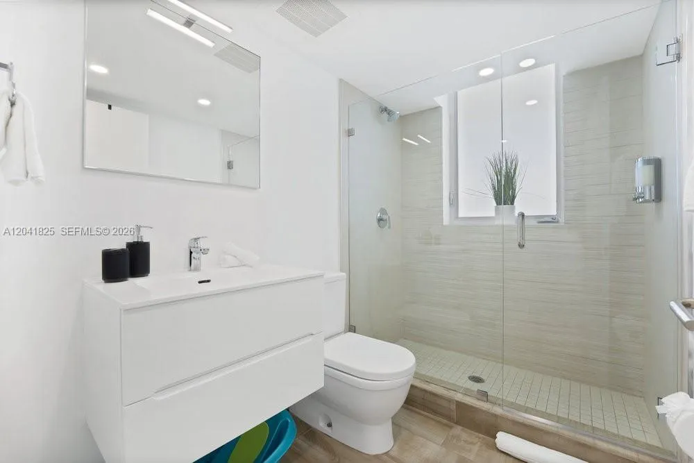 9261 E Bay Harbor Dr #507 Bay Harbor Islands, FL 33154