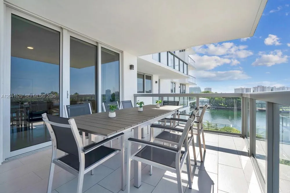 9261 E Bay Harbor Dr #507 Bay Harbor Islands, FL 33154