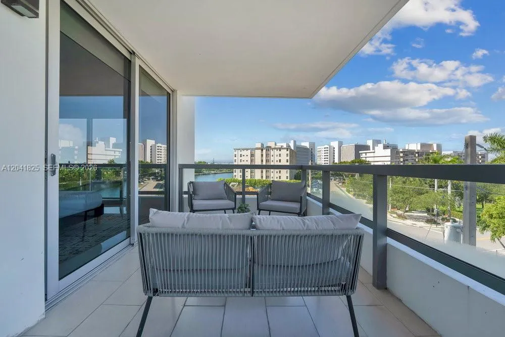 9261 E Bay Harbor Dr #507 Bay Harbor Islands, FL 33154