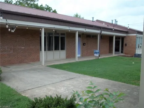 208 Center Street
