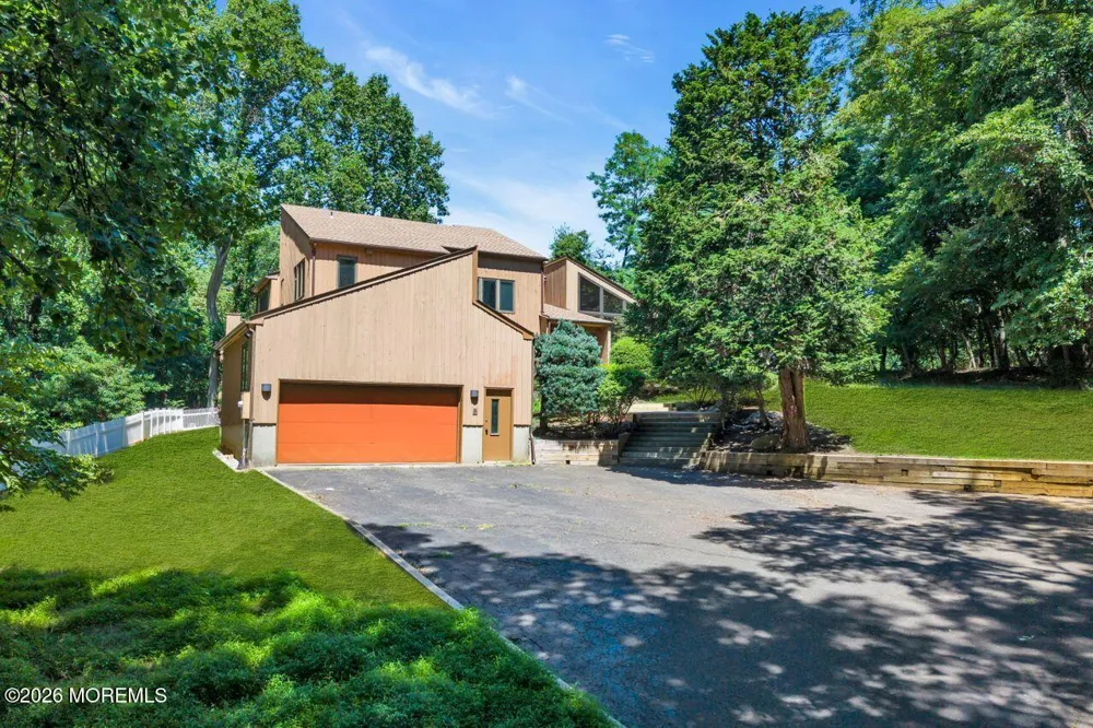 6 Sugar Lane Holmdel, NJ 07733
