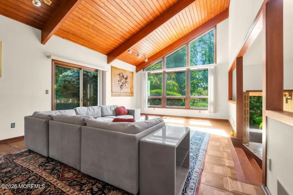 6 Sugar Lane Holmdel, NJ 07733