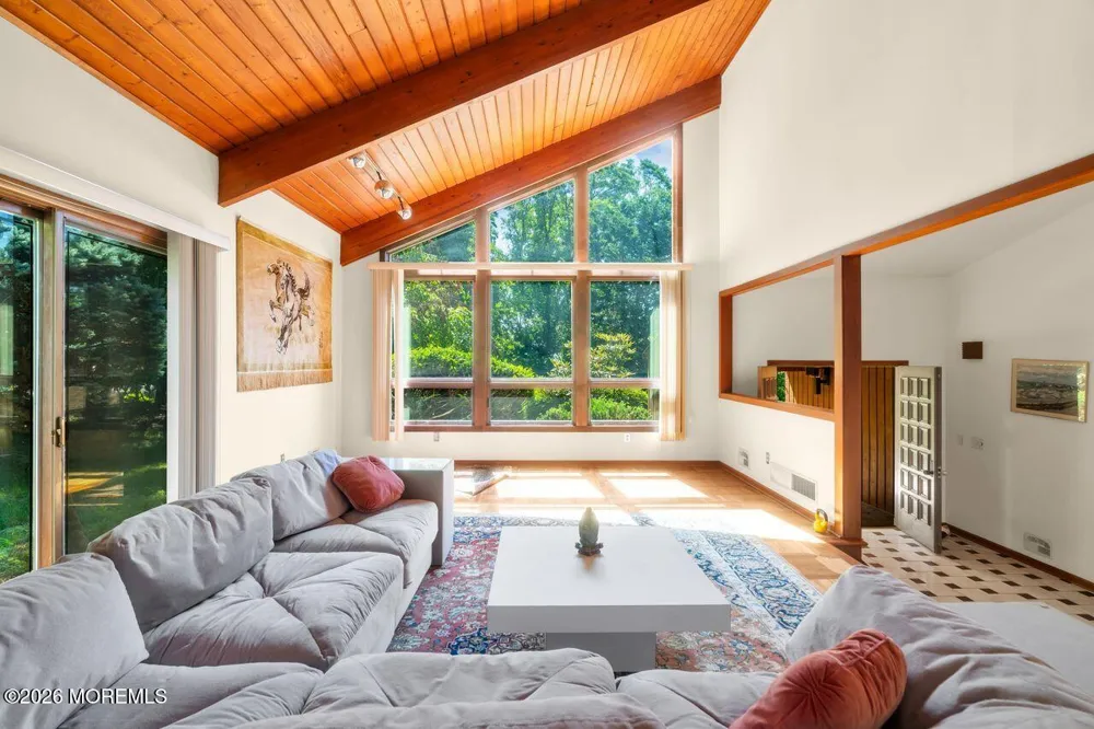 6 Sugar Lane Holmdel, NJ 07733
